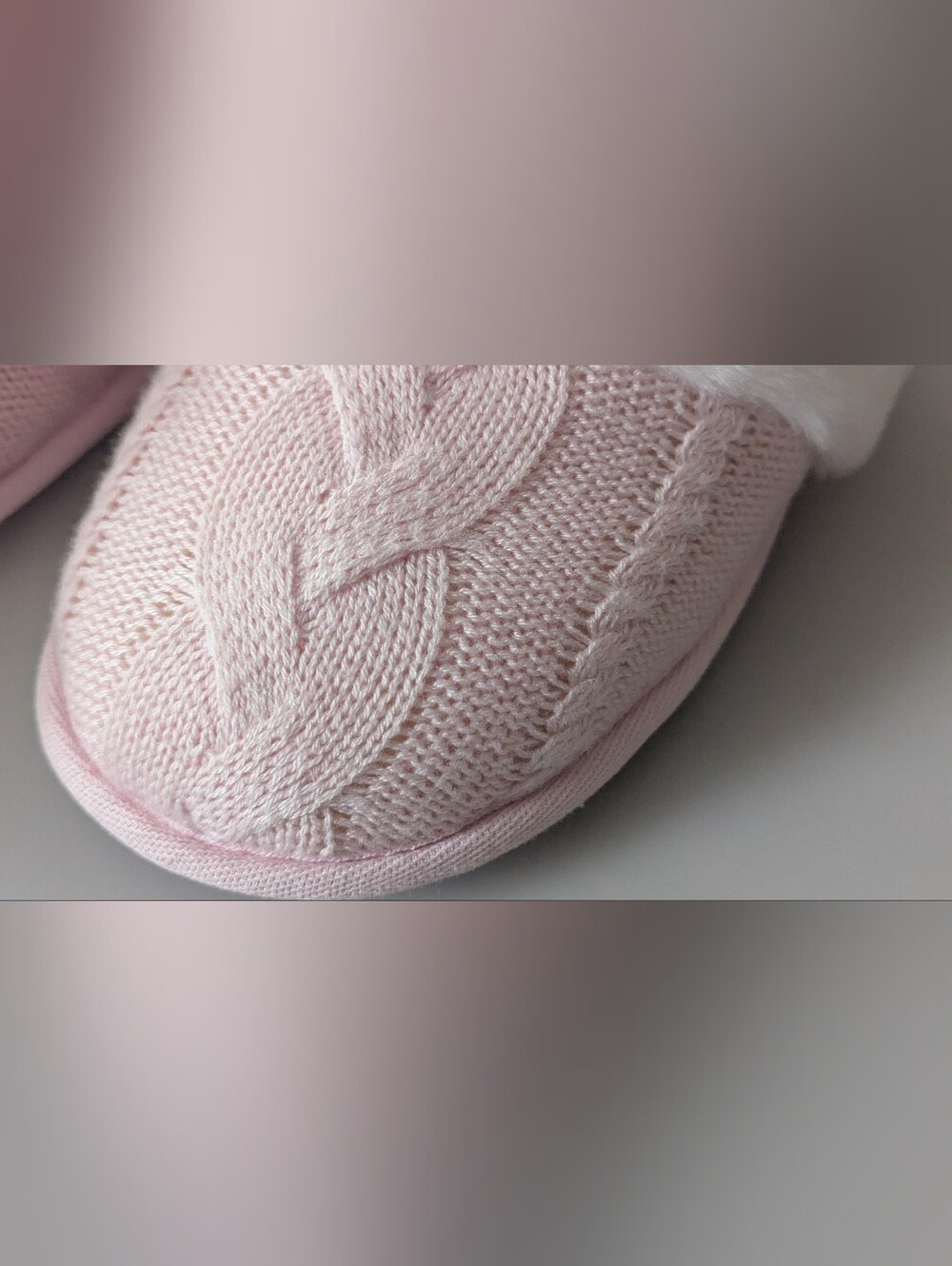Victoria's Secret Women's Pink & White Knit Faux Fur Slipper Size S/P - Picture 4 of 14